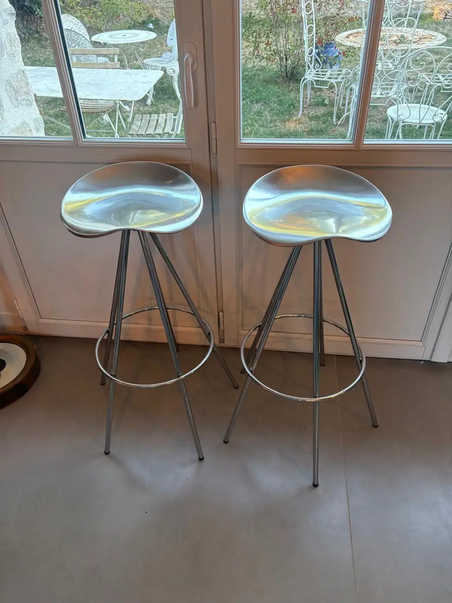 Paire de tabourets de bar design en aluminium et acier chromé